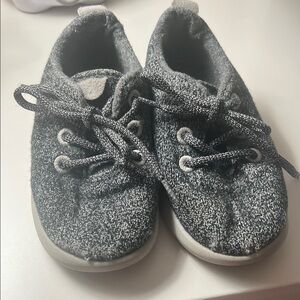Smallbirds Allbirds toddler shoes gray and white size T9